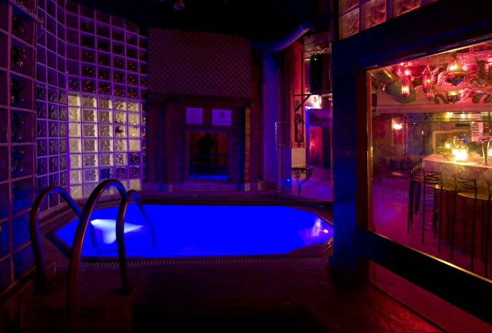 Sauna Paradise Gay sauna and spa club on Allenby street